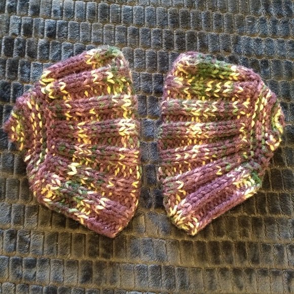 3/$25 vintage 90s NWT hand knit chunky boot style slippers - Picture 3 of 4